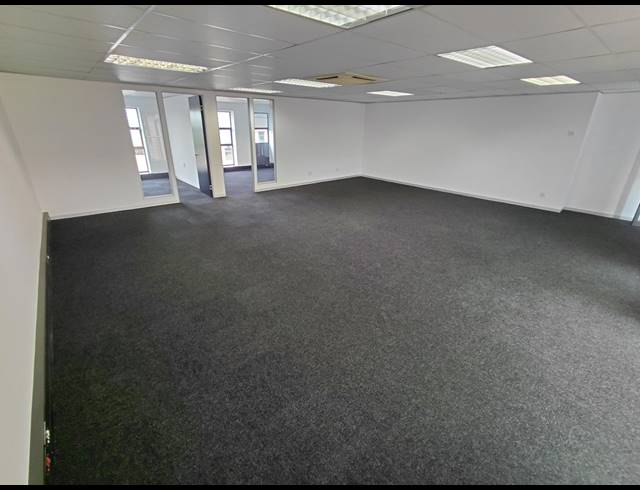 121M² OFFICE TO LET IN HURLINGHAM